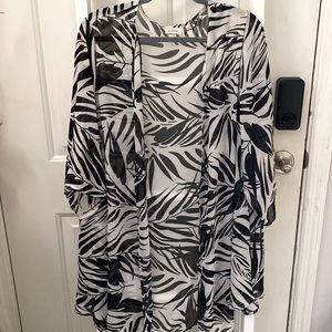 Avenue black & white shaw size: 22/24